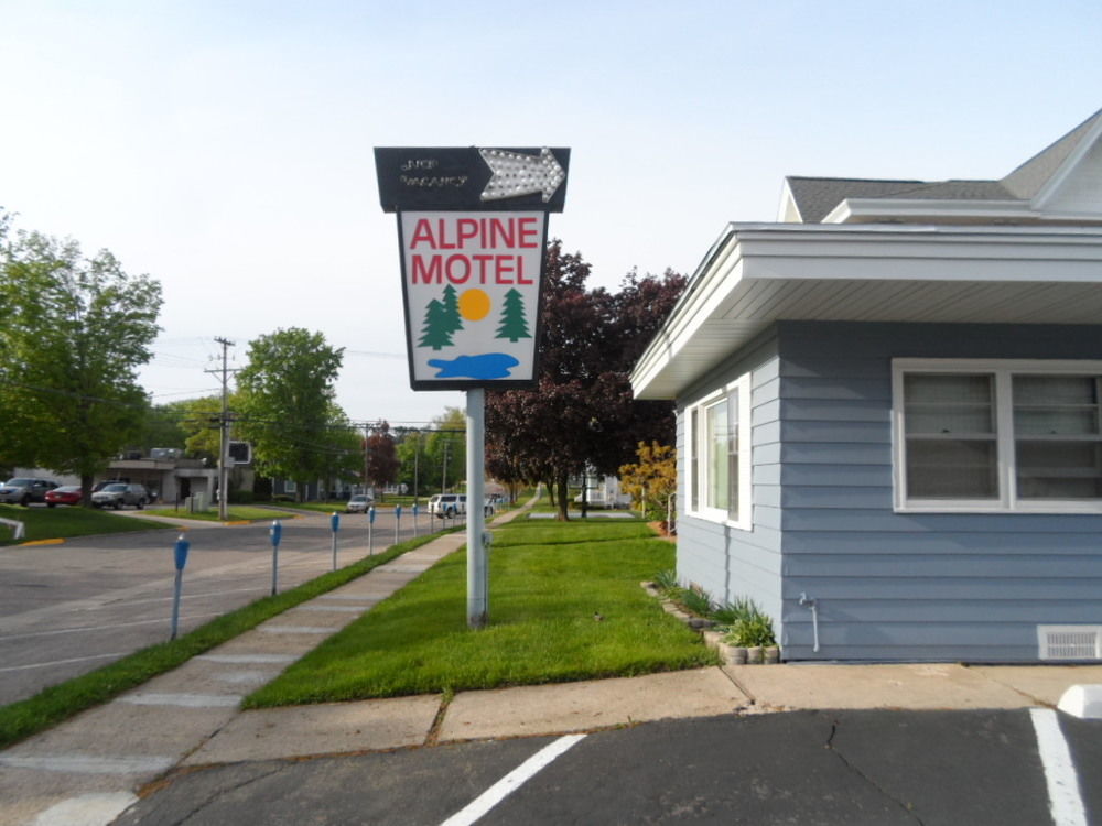 Alpine Motel In Heart Of Wisconsin Dells Downtown. Exterior foto