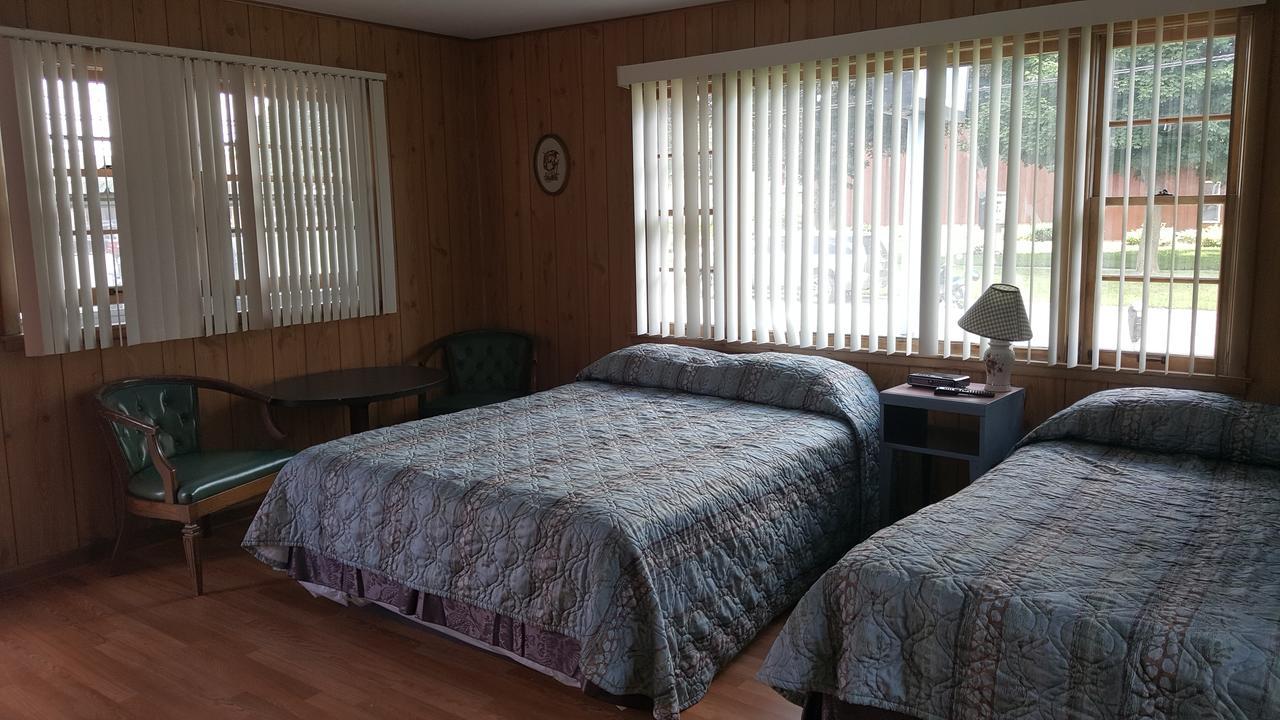 Alpine Motel In Heart Of Wisconsin Dells Downtown. Exterior foto