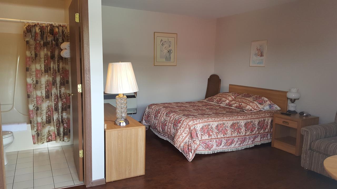 Alpine Motel In Heart Of Wisconsin Dells Downtown. Exterior foto