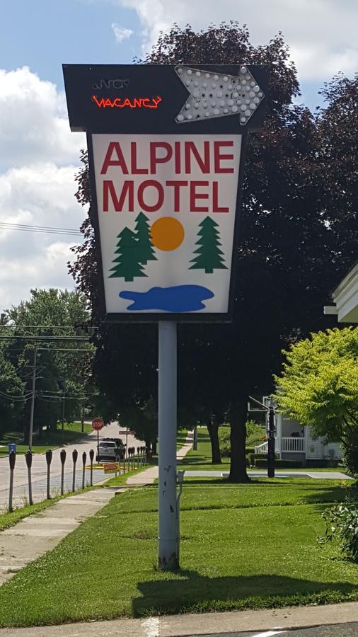 Alpine Motel In Heart Of Wisconsin Dells Downtown. Exterior foto